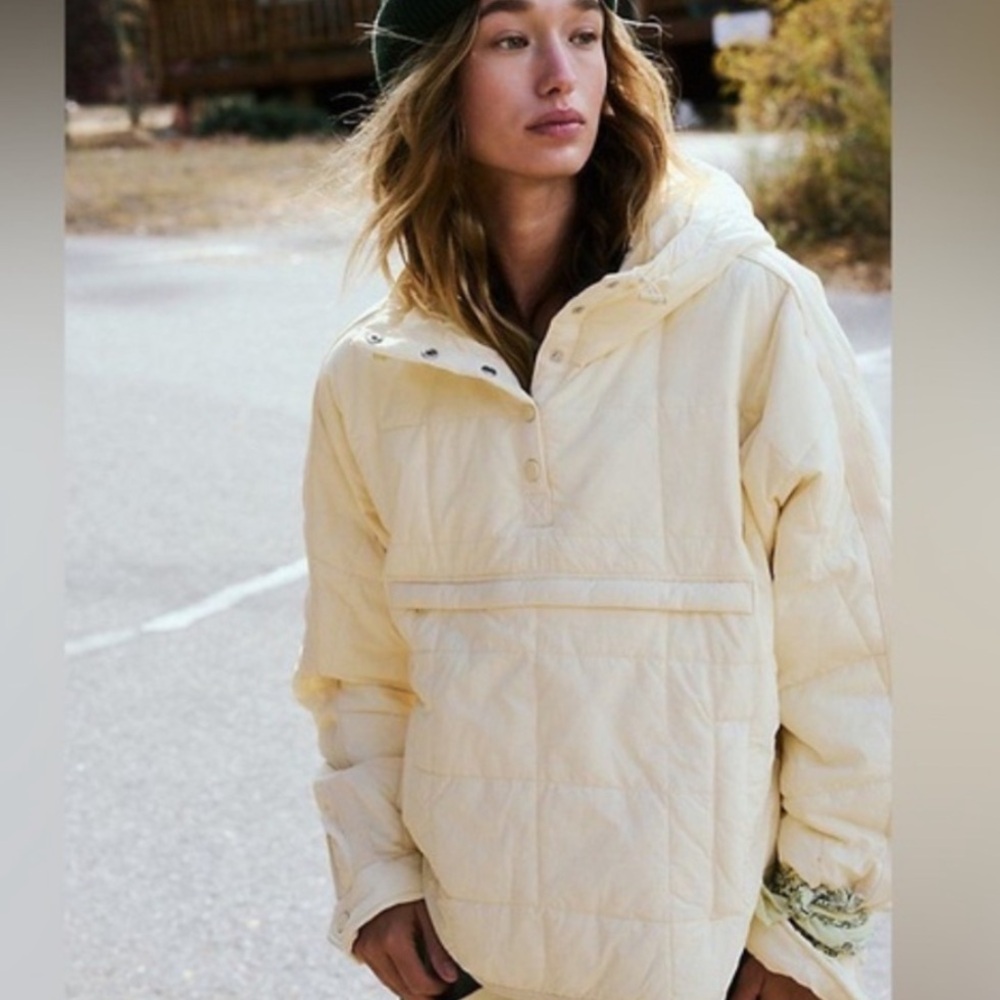 Catch live show for specials on Free People Movement puffers. Pippas & packables - Picture 5 of 17
